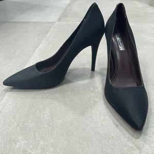 BCBG Genertion Closed Toe Pumps Black size 10